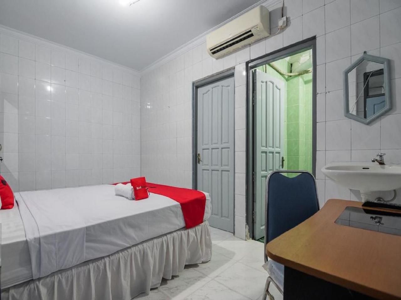 Wisma tamu Reddoorz Syariah @ Ahmad Yani Street 2*